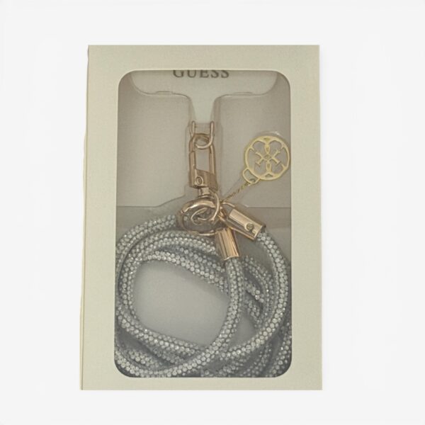 Correa bandolera Guess plateada, con cristales brillantes, mosquetón metálico y colgante con logotipo 4G.